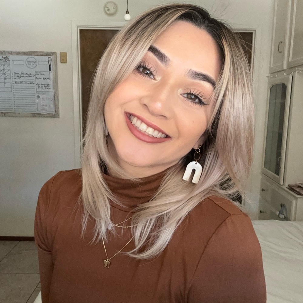 Meet your Posher, Alejandra